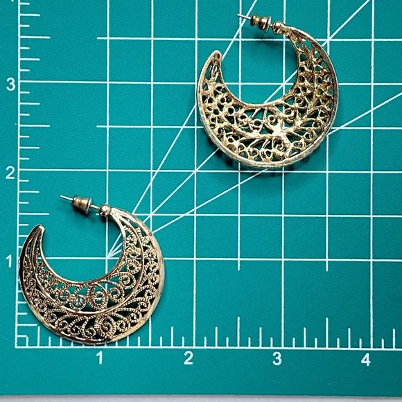 Huggie Hoop Pierced Earrings Gold Tone Filagree - Picture 8 of 8